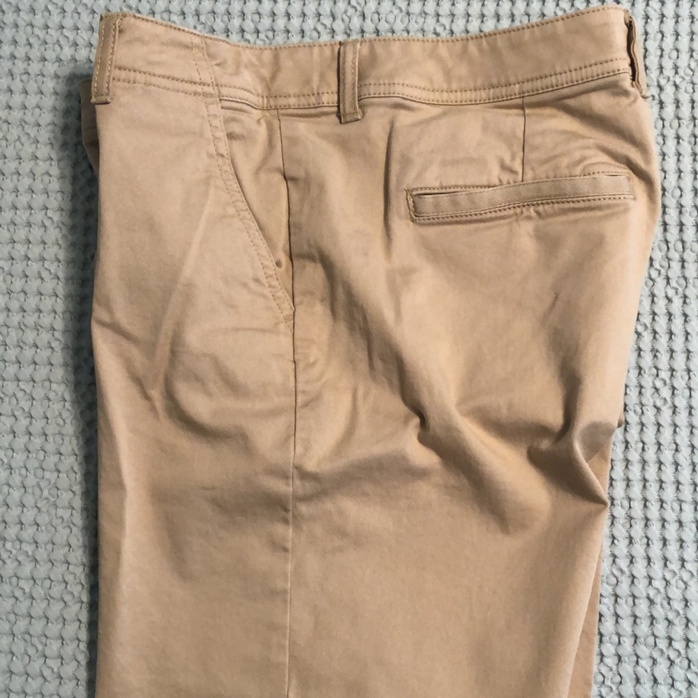 Ladies LL Bean twill shorts - Picture 3 of 5